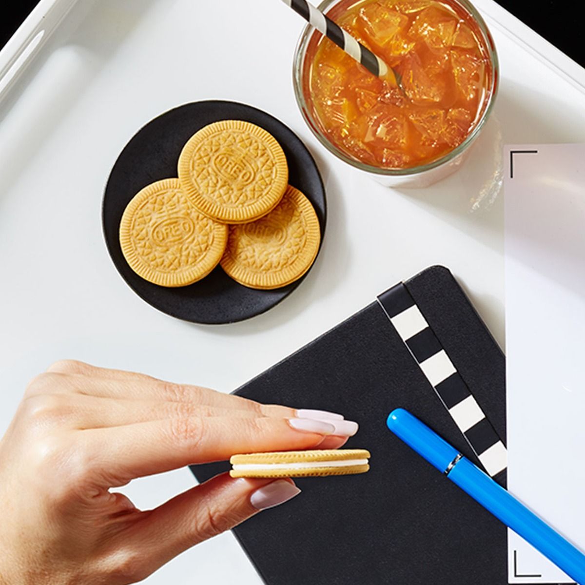 Thins Golden Sandwich Cookies, Family Size A2